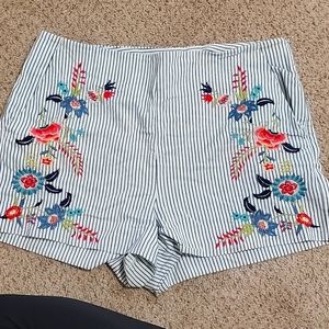 Loft shorts with flowers